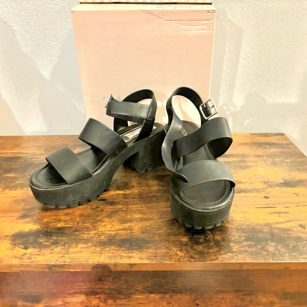 Women’s chunky sandals